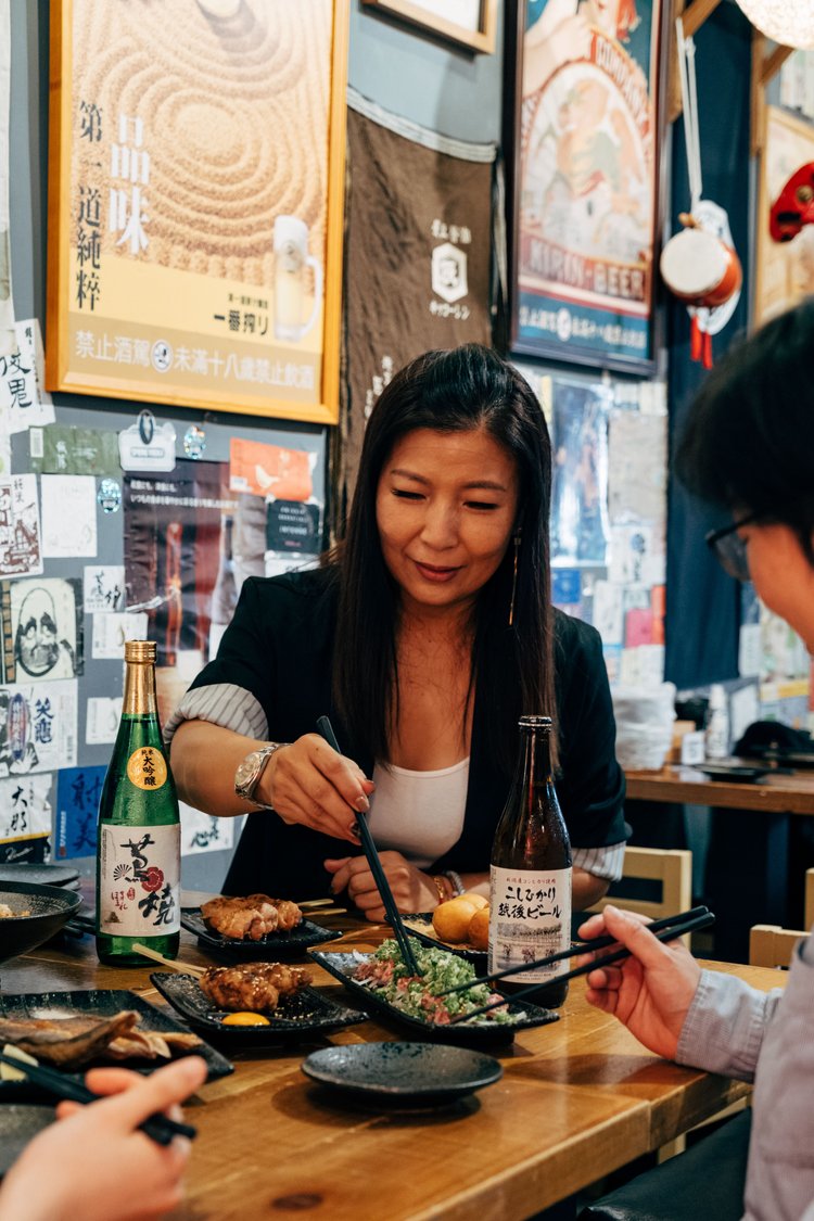 充滿日式風情的蔦燒居酒屋，最適合三五好友在夏日一起大快朵頤。