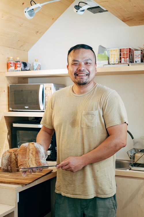 Ken, the owner of Ken Bakery, learned to bake sourdough bread in Australia.Since returning to Taiwan, he has been dedicated to bringing out the local flavor of Taiwan in his bread.