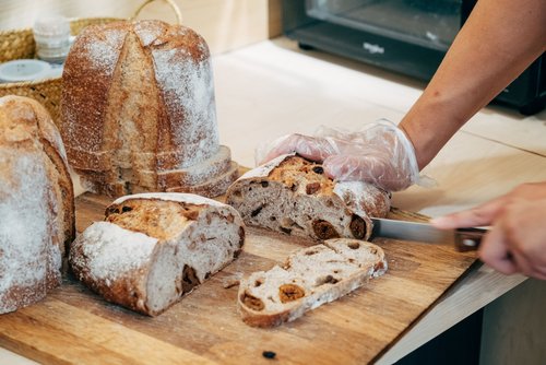 Ken Bakery's European-style bread with wild fermented figs has a refreshing flavor perfect for the hot summer days.