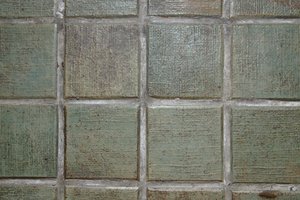 Beitou-yaki tiles were used in the hot spring bathrooms at the Beitou Museum, with a wide variety of glaze colors such as simple and calm gray-green, brown, light brown, blue, or camouflage. The picture shows "cloth tiles".
(Picture provided: 洪侃)